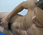 【ゲイ動画】腹筋の割れたスリ筋イケメンがスマホ片手に横になり手コキオナニーで射精する！